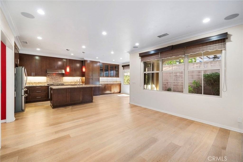 206 Bancroft - Photo 3 of 26