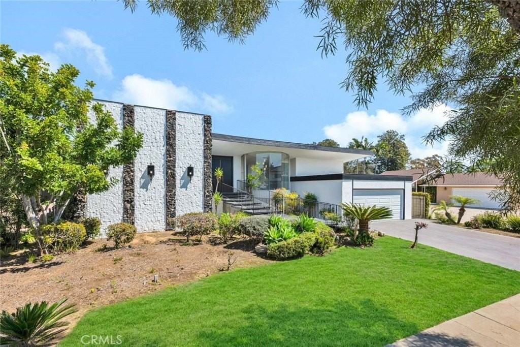 4338 Fairway Dr - Photo 3 of 47