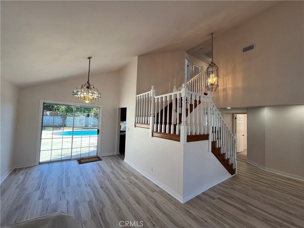 7522 Balcom Ave - Photo 6 of 22