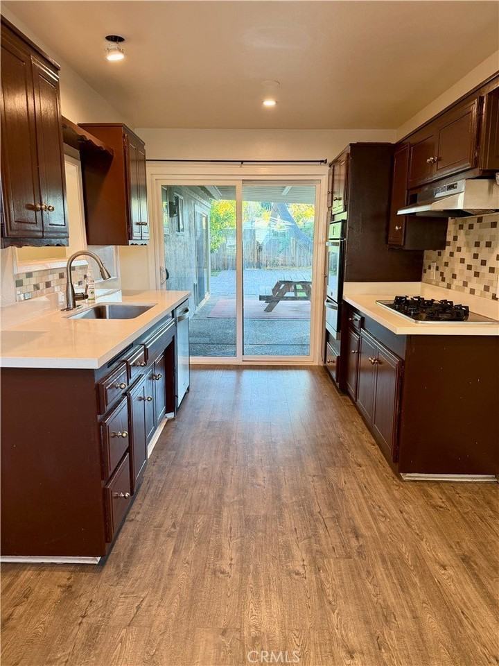 22800 Runnymede St - Photo 4 of 24