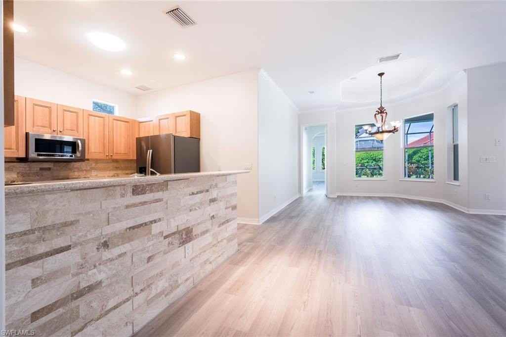 10800 Fieldfair Dr - Photo 4 of 26