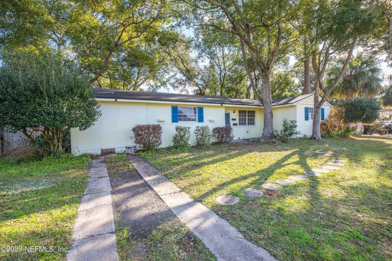 1059 Glynlea Rd - Photo 2 of 22