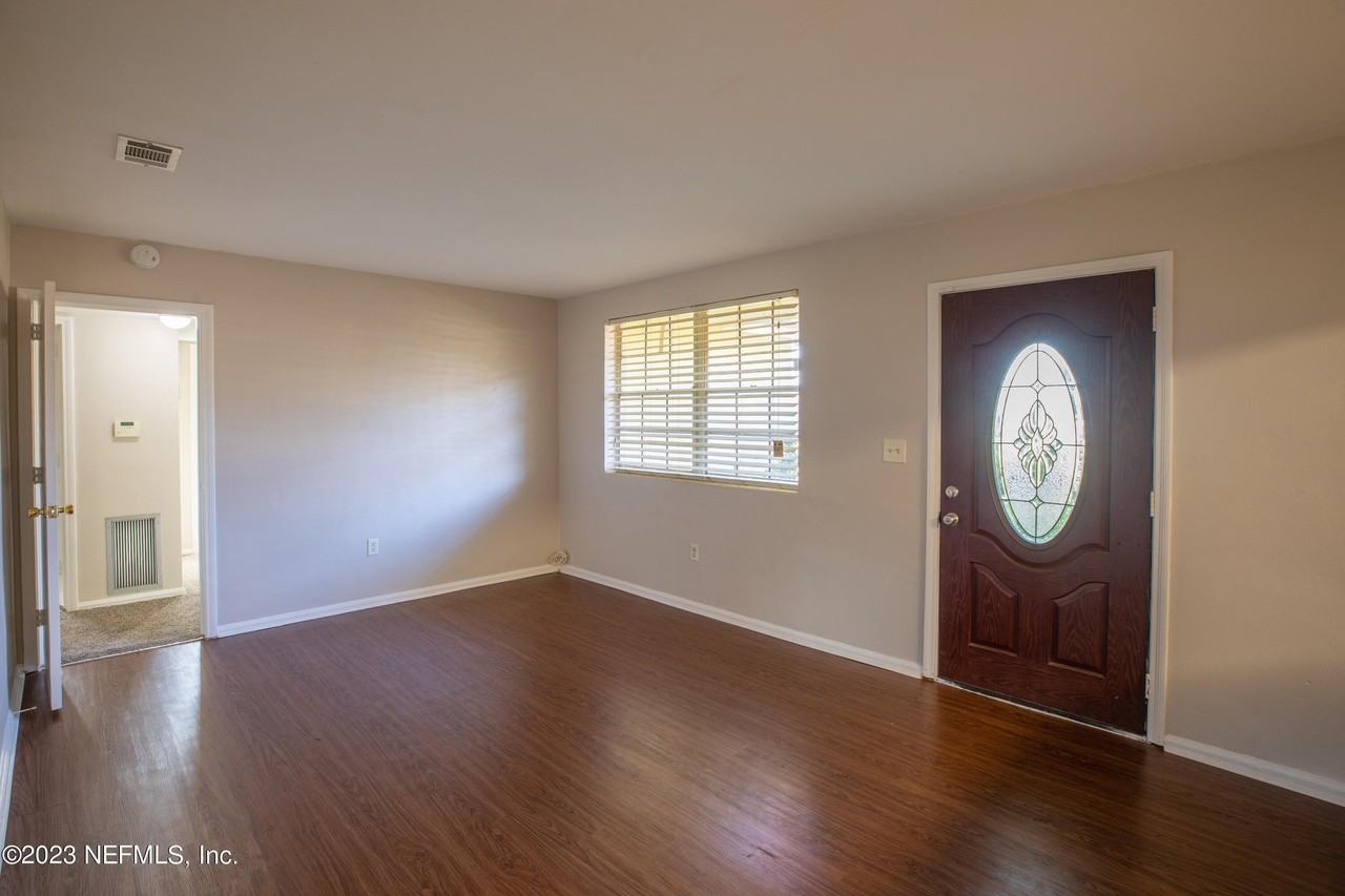 1059 Glynlea Rd - Photo 5 of 22