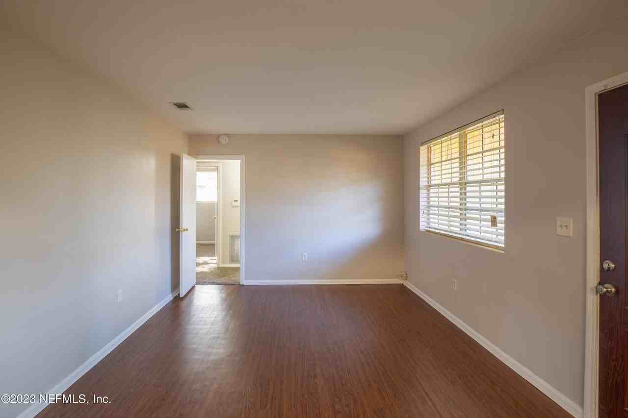 1059 Glynlea Rd - Photo 6 of 22