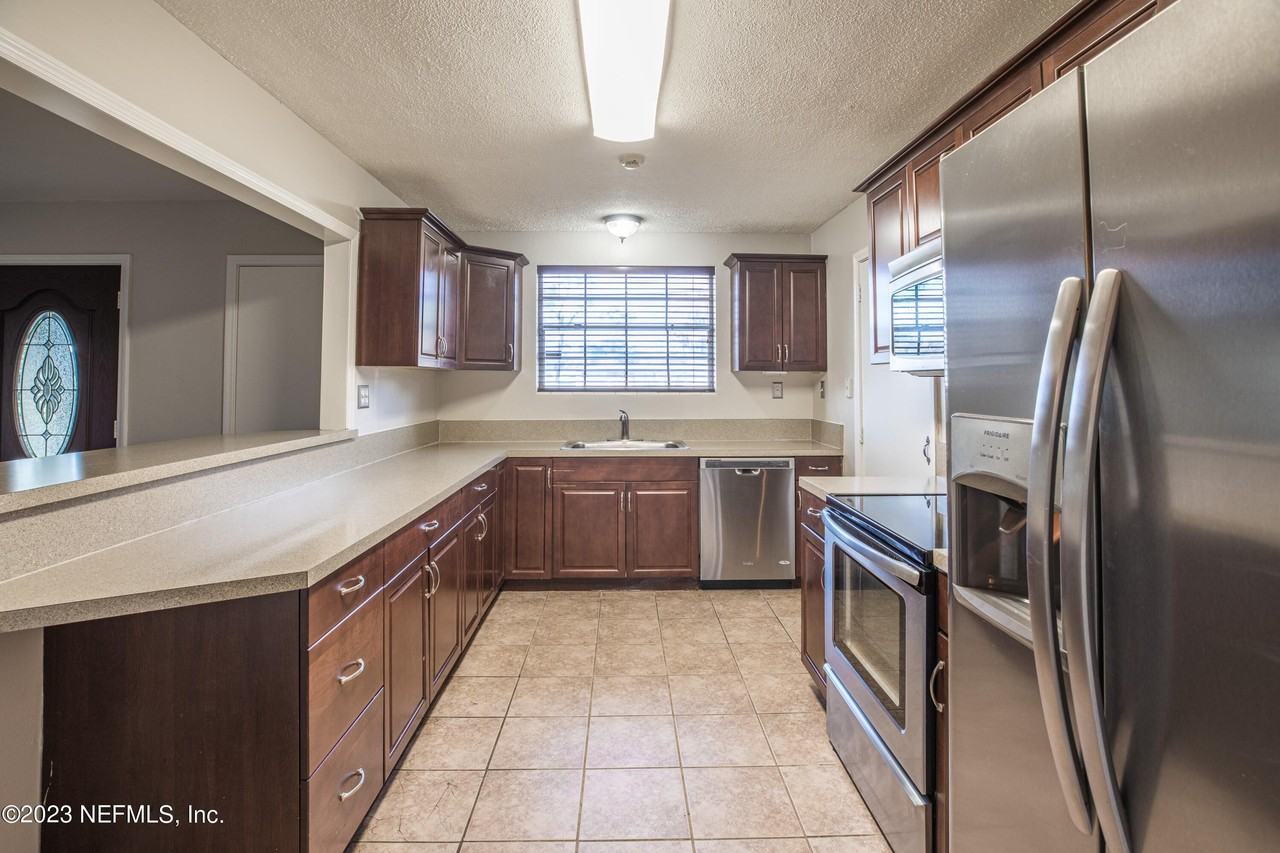 1059 Glynlea Rd - Photo 7 of 22