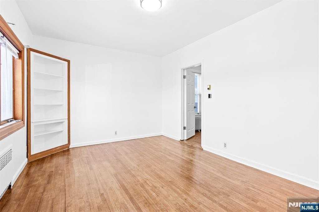 17 Bogert St - Photo 5 of 17