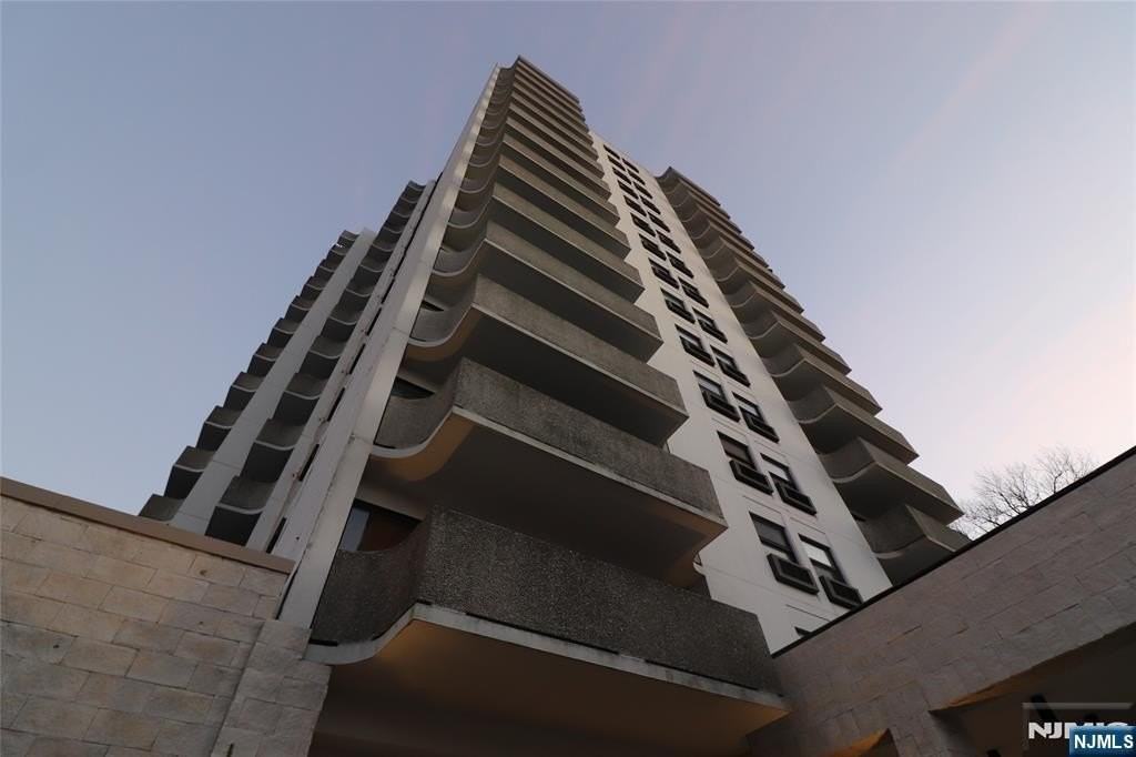 1600 Center Ave Apt 12c - Photo 2 of 34