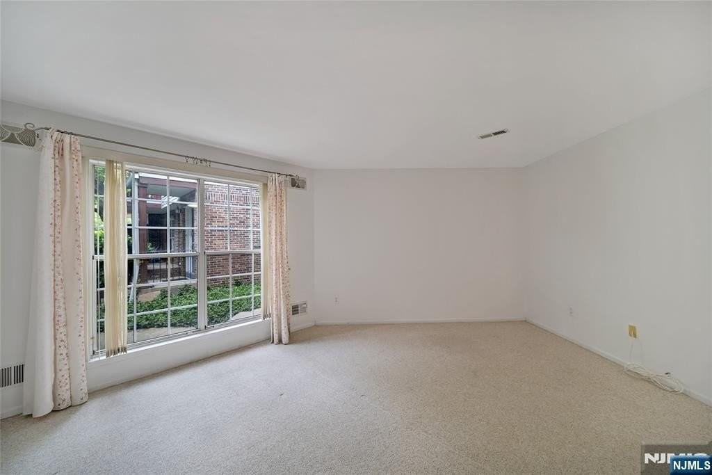 1449 Teresa Dr - Photo 3 of 29