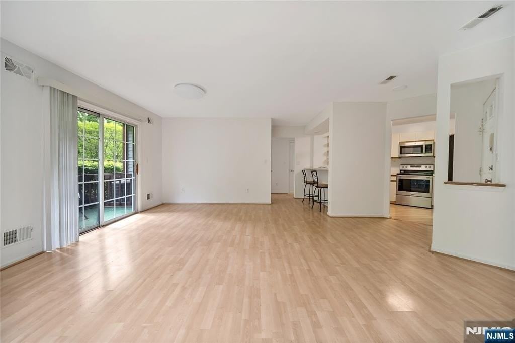 1449 Teresa Dr - Photo 4 of 29