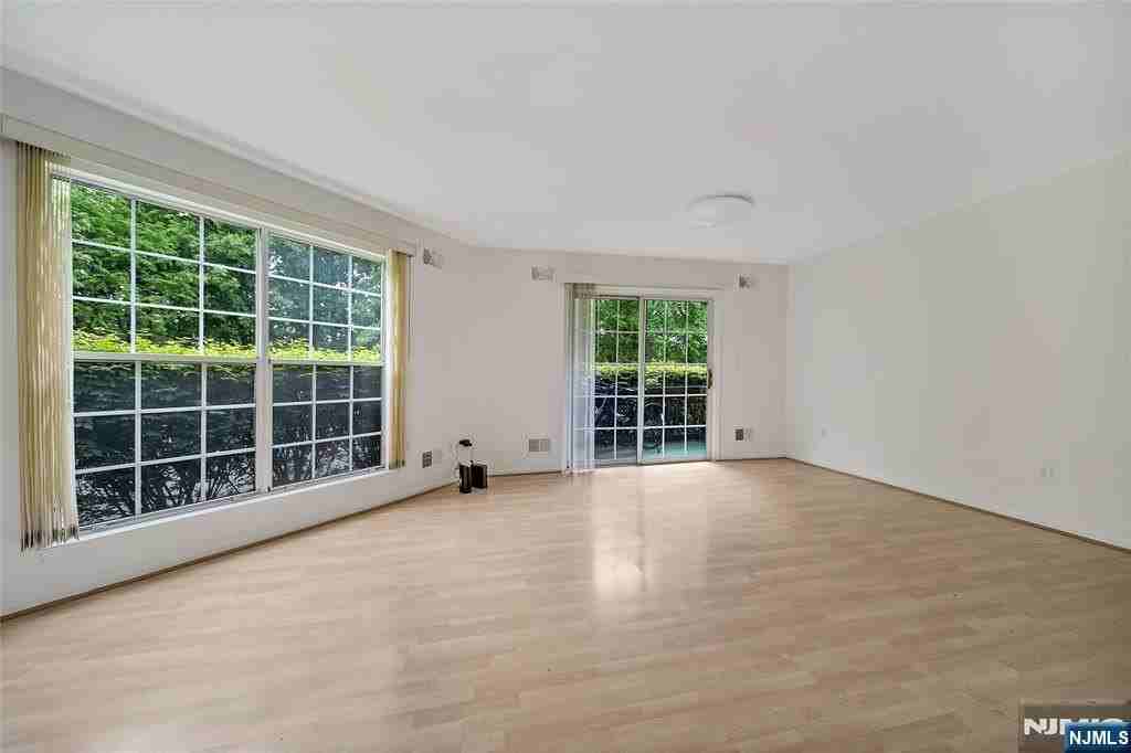 1449 Teresa Dr - Photo 5 of 29