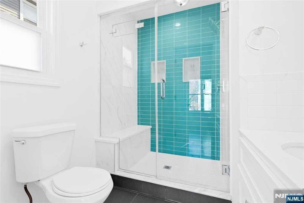 43 Howe Ave - Photo 3 of 14