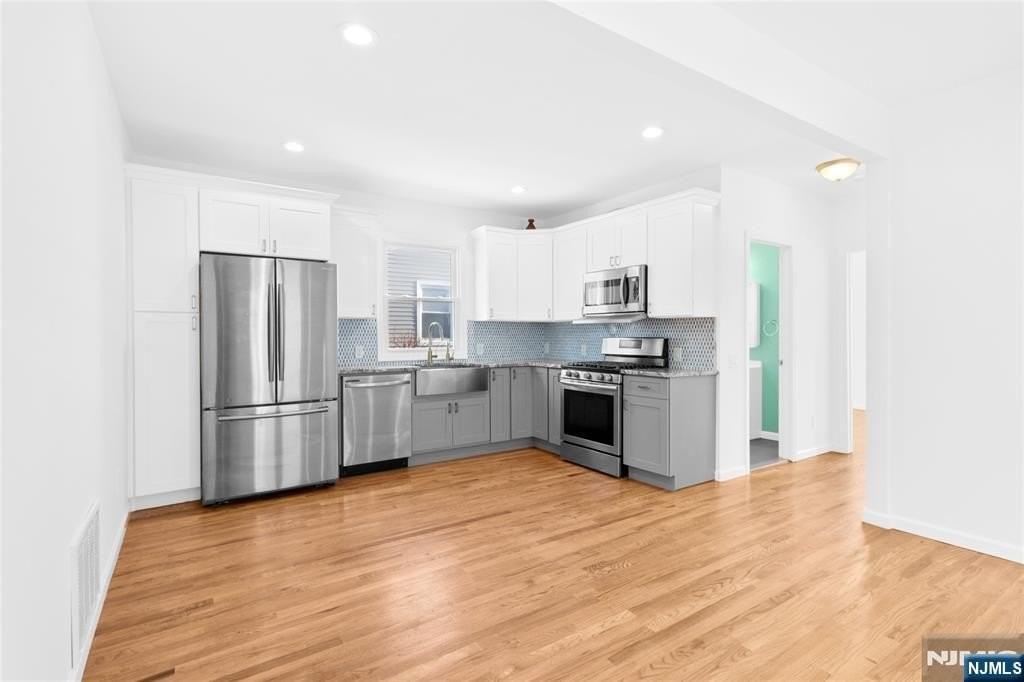 43 Howe Ave - Photo 6 of 14