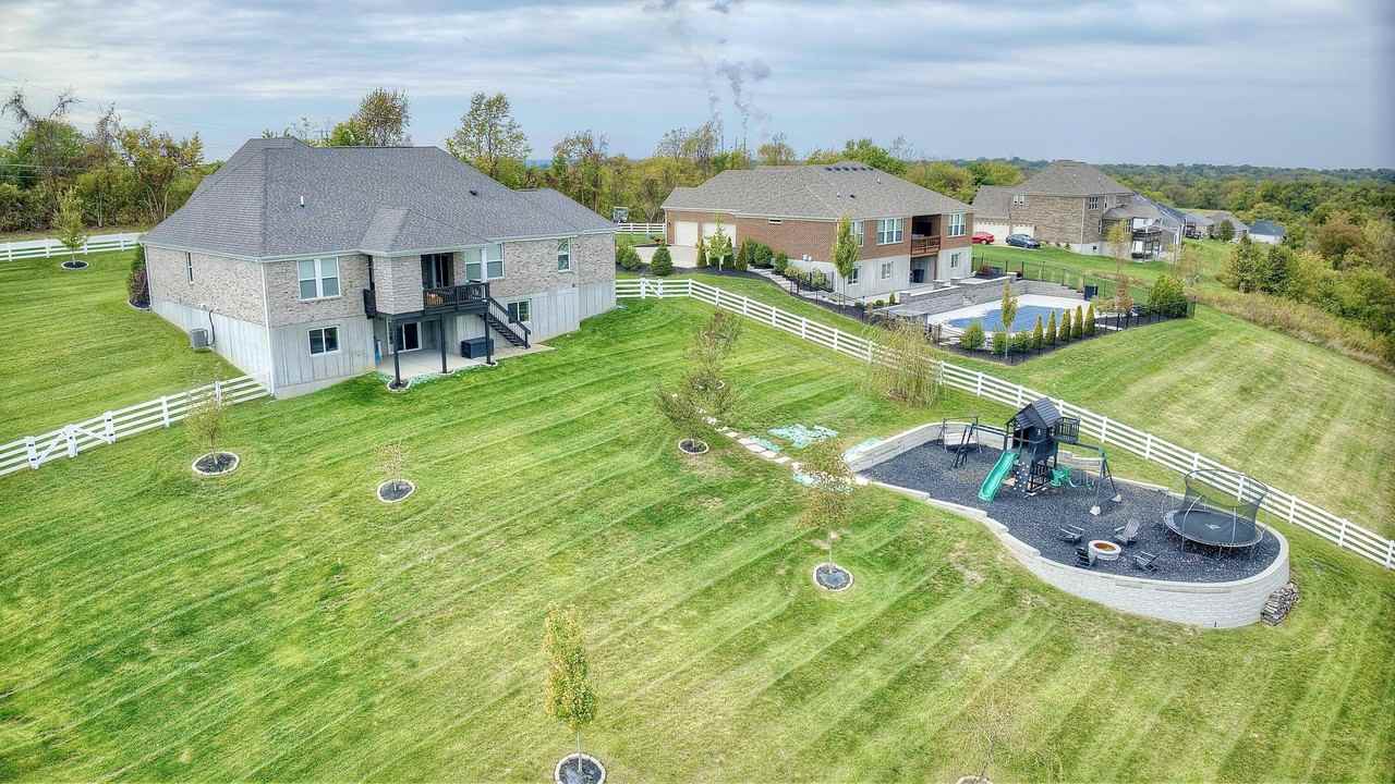 1890 Williams Rd - Photo 4 of 47