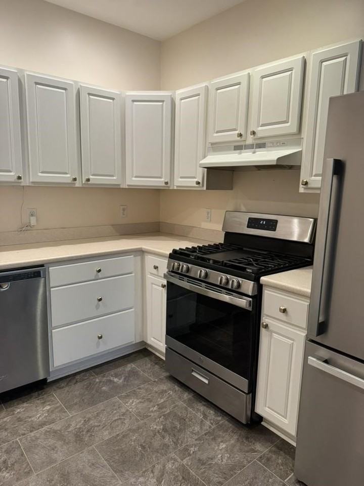 95 Court St #6 - Photo 2 of 8