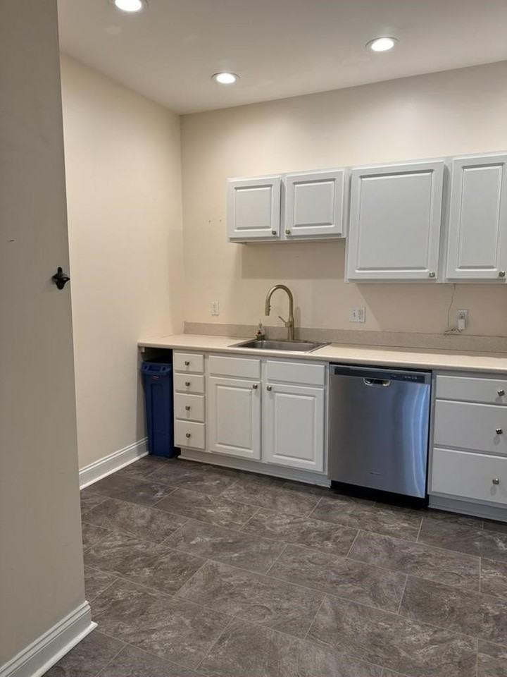 95 Court St #6 - Photo 3 of 8