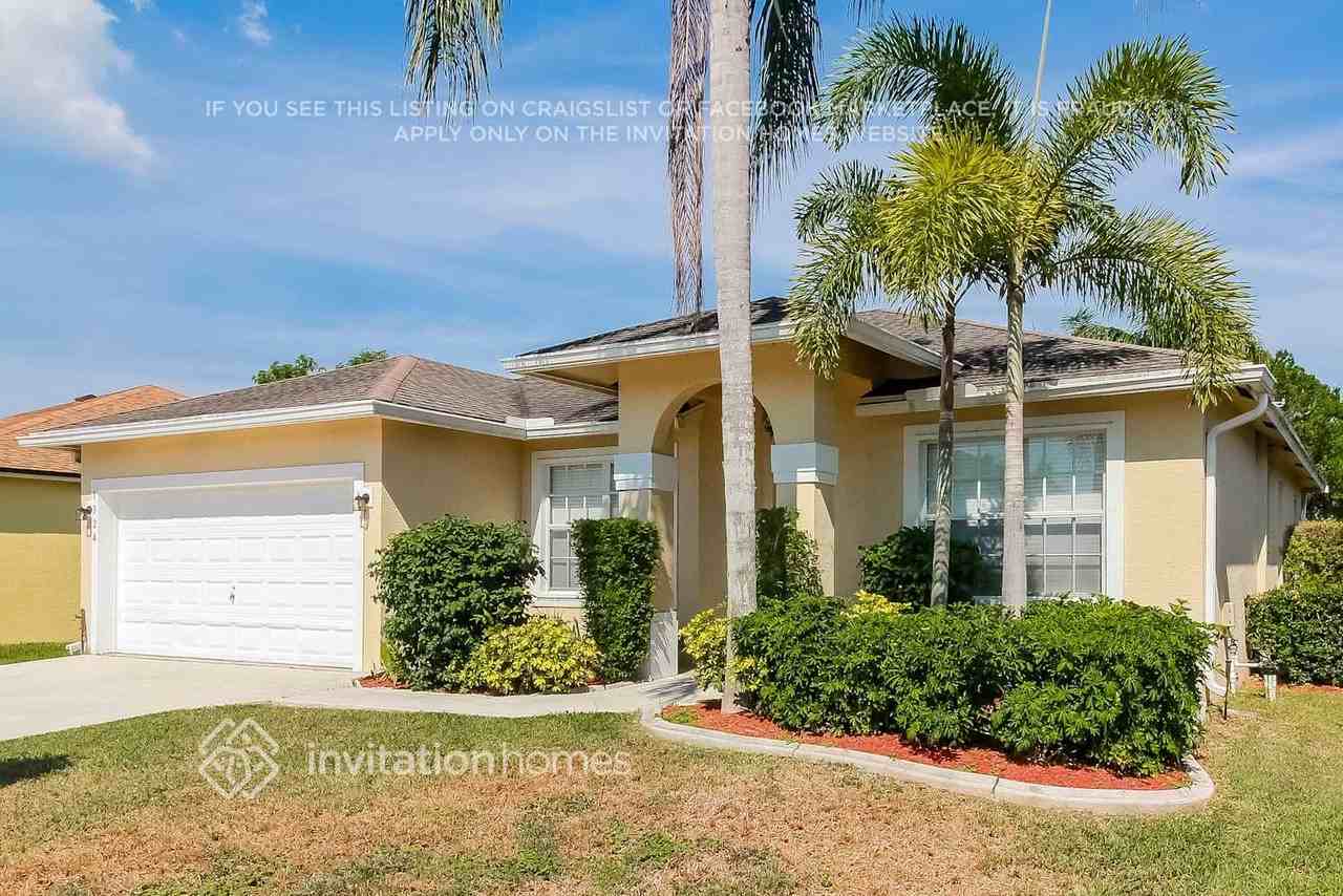 1324 Fishers Pl - Photo 3 of 25