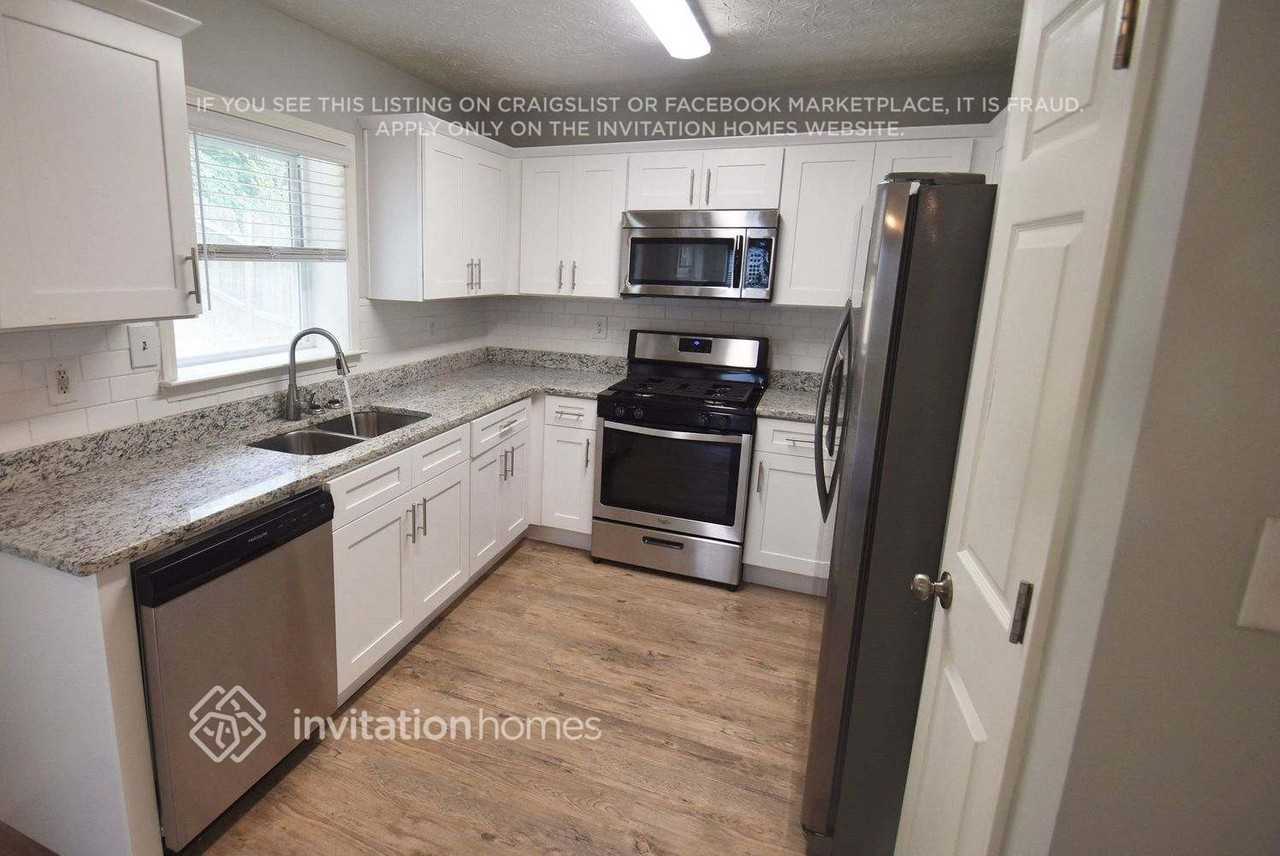 2546 Plymouth Way - Photo 6 of 12