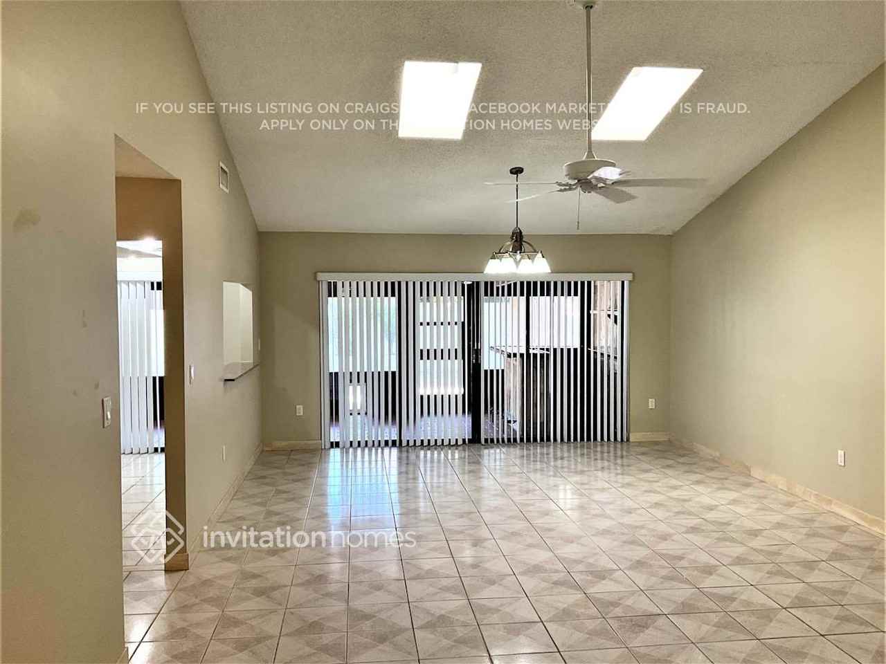 2703 Sw 5th St - Photo 2 of 9