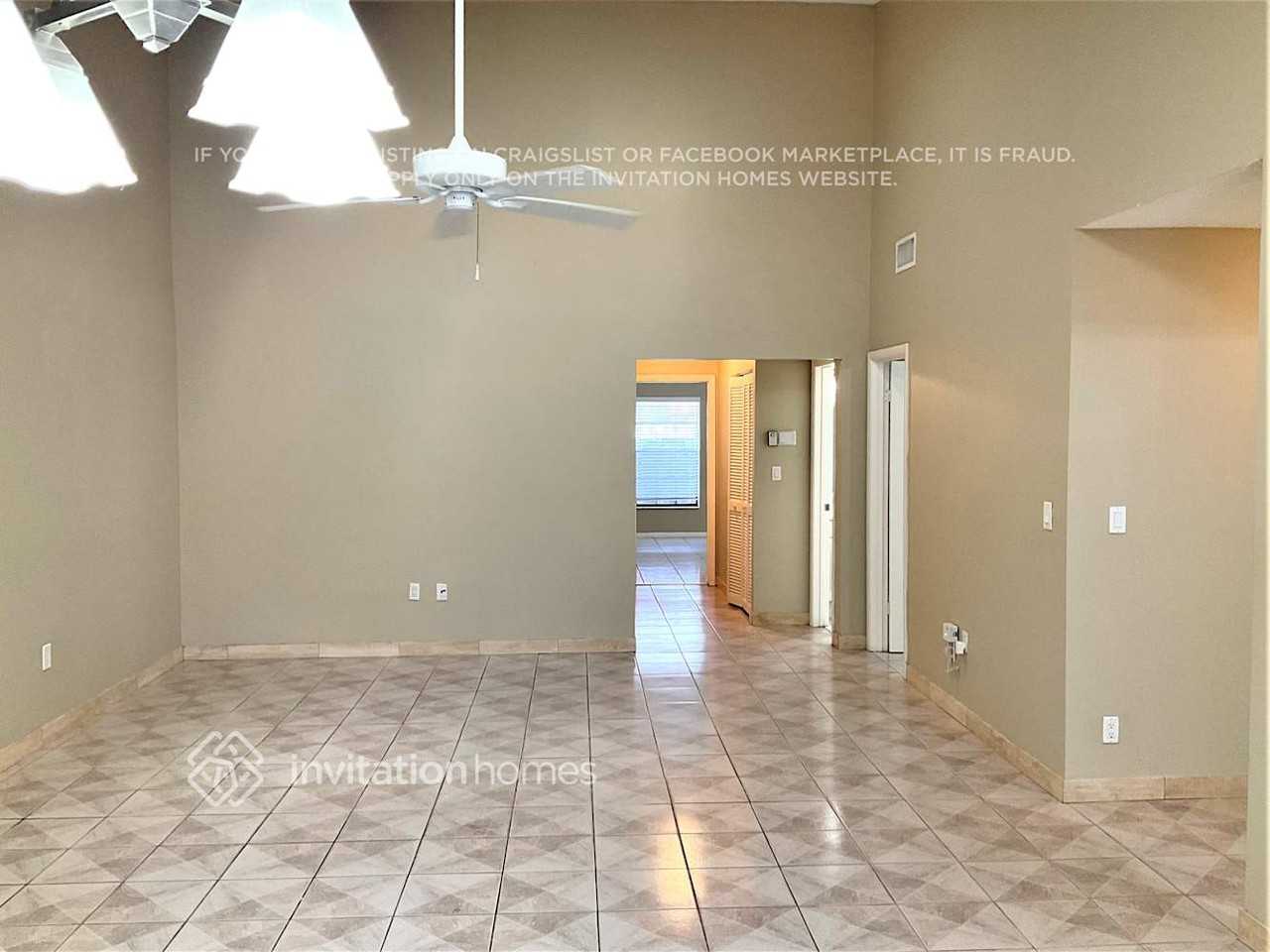 2703 Sw 5th St - Photo 3 of 9