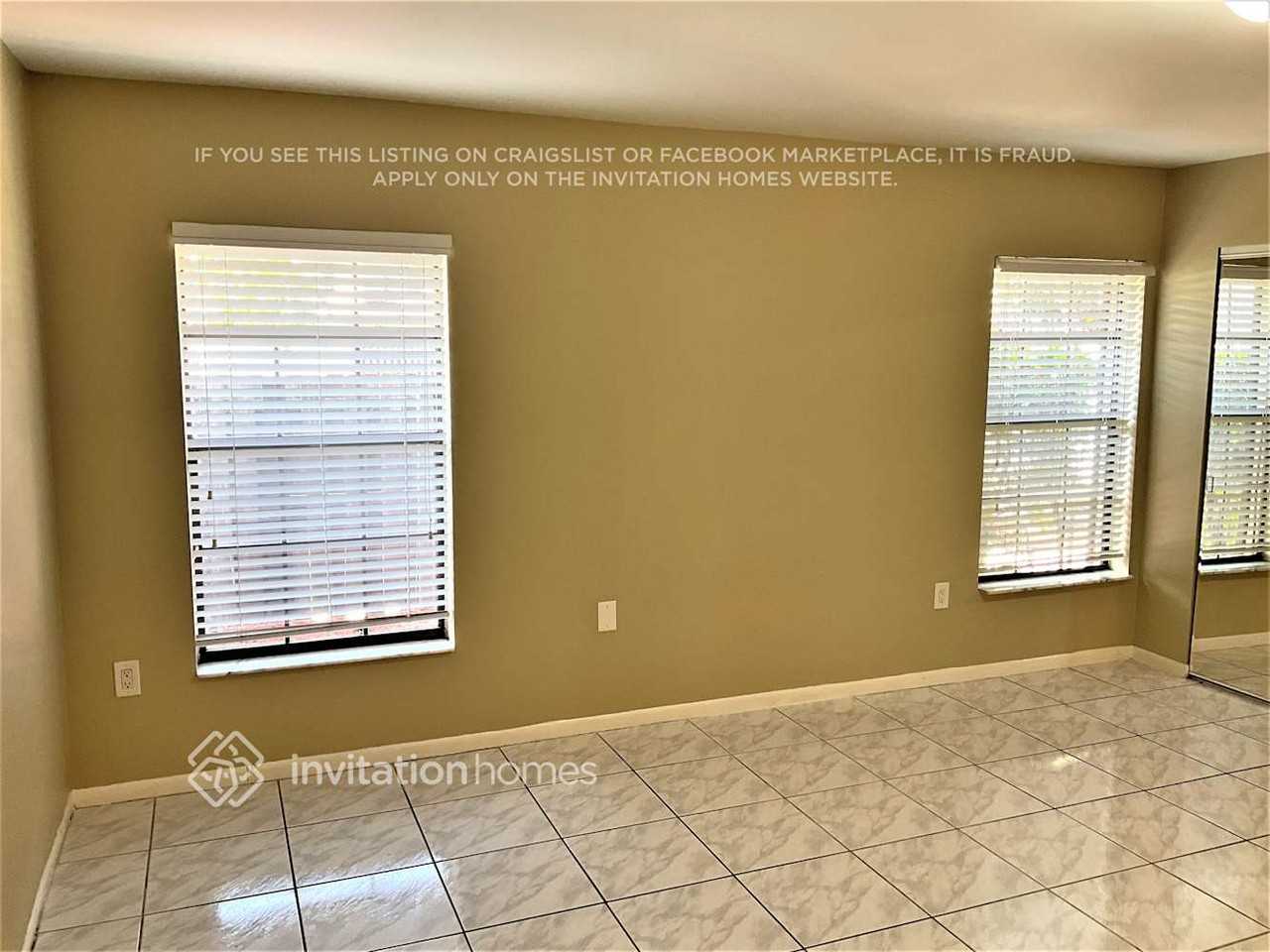 2703 Sw 5th St - Photo 5 of 9