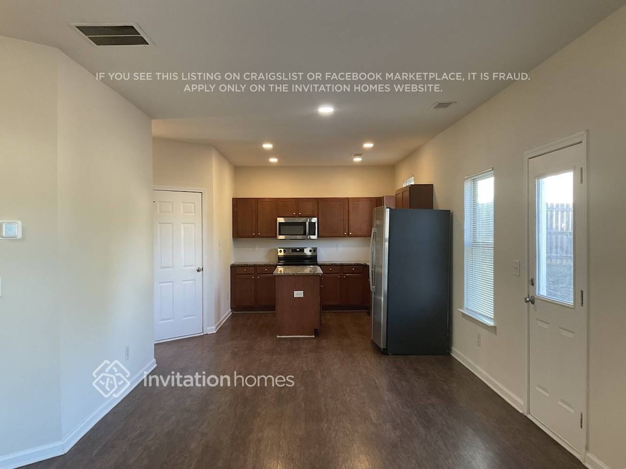 440 Village Broad St - Photo 3 of 10