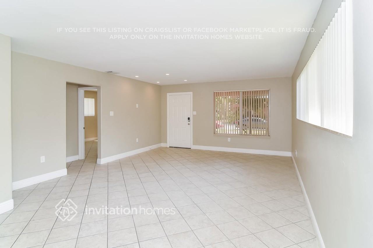 1511 Harrison St - Photo 2 of 21