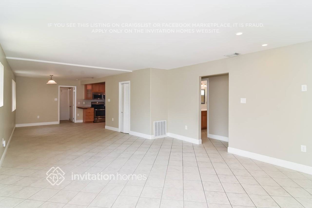 1511 Harrison St - Photo 3 of 21