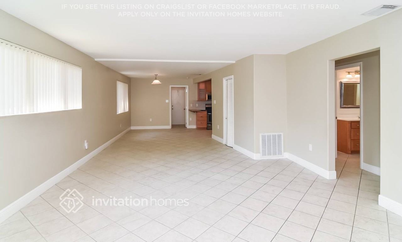 1511 Harrison St - Photo 4 of 21