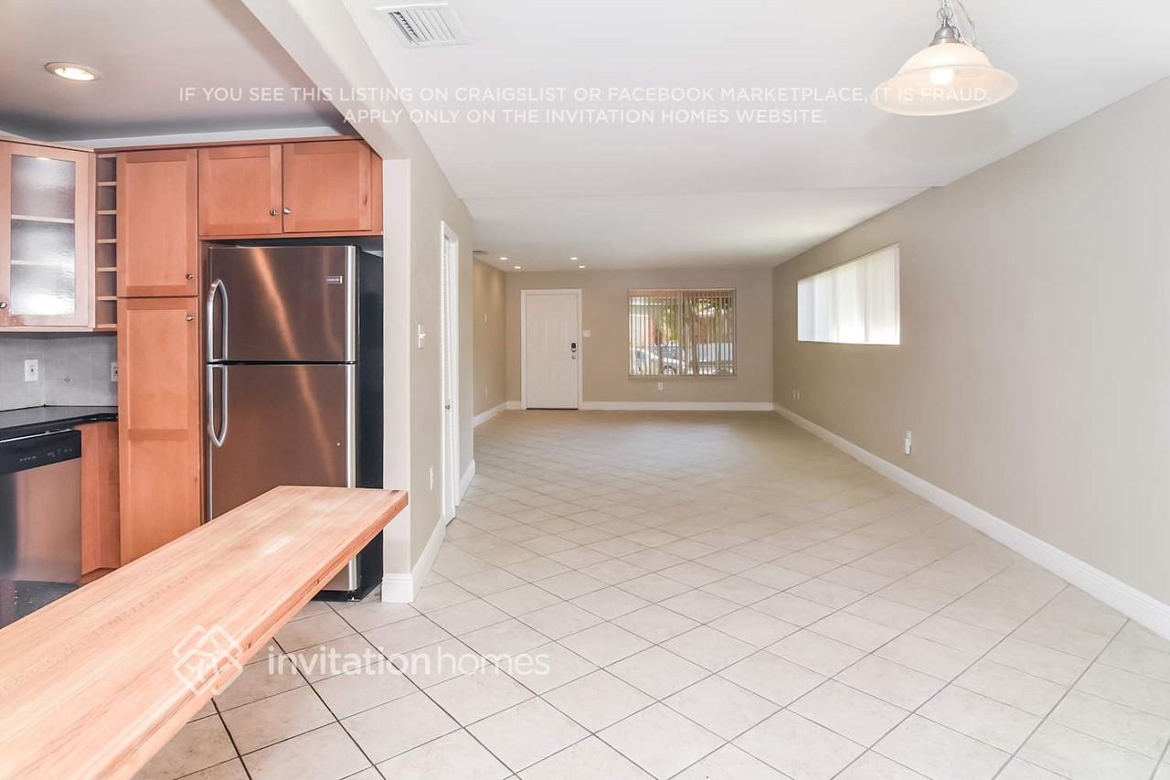 1511 Harrison St - Photo 5 of 21