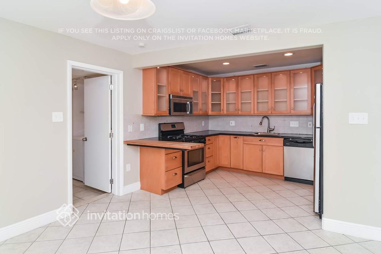 1511 Harrison St - Photo 6 of 21