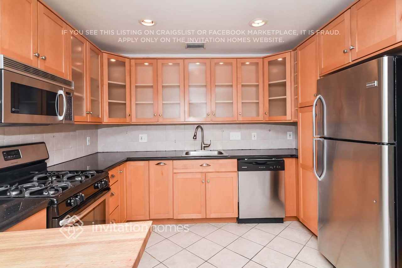 1511 Harrison St - Photo 7 of 21