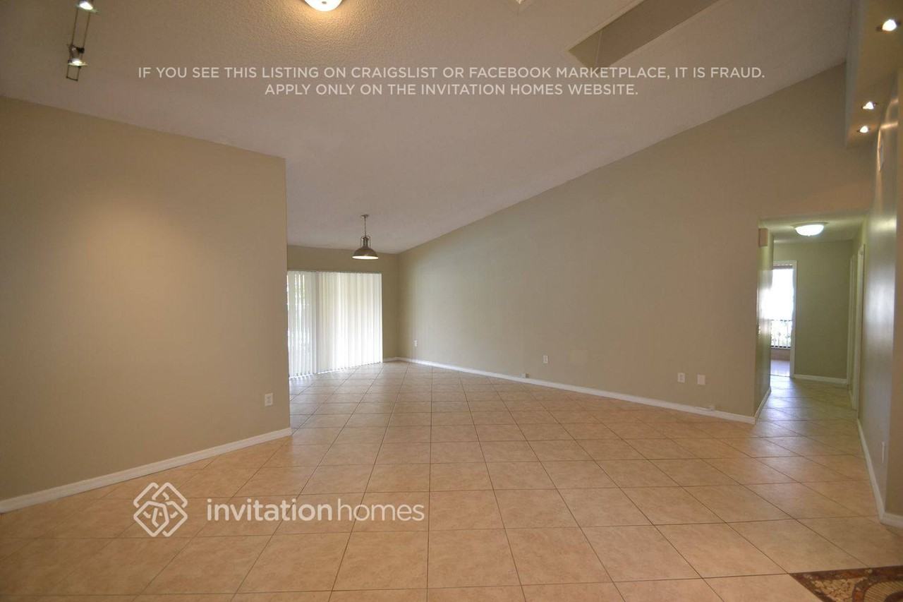 9701 Nw 14th St - Photo 4 of 16