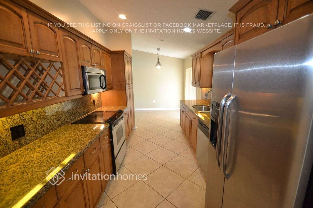 9701 Nw 14th St - Photo 5 of 16