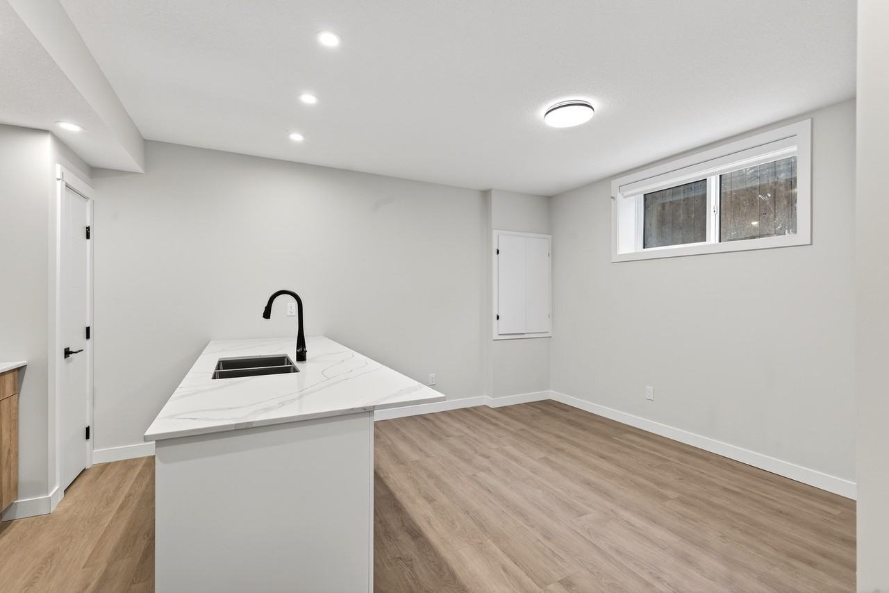 10335 135 St Nw Lowr 4b - Photo 3 of 50