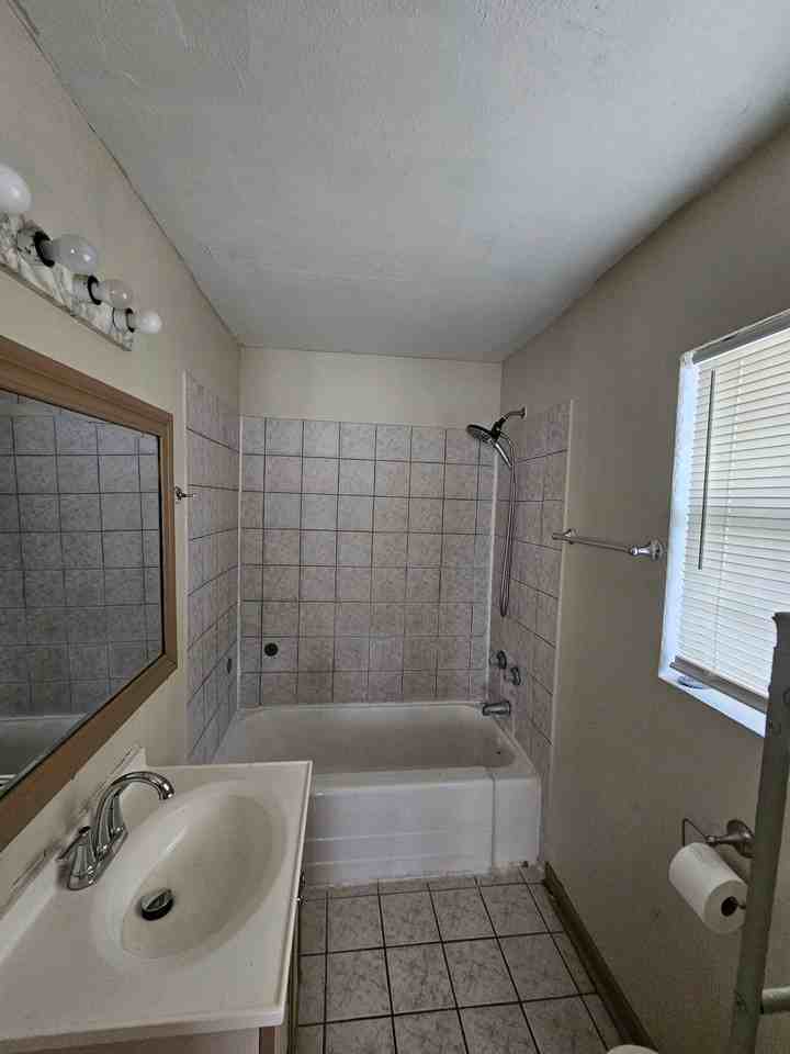 1814 Arthur Ave Apt B #1 - Photo 4 of 7