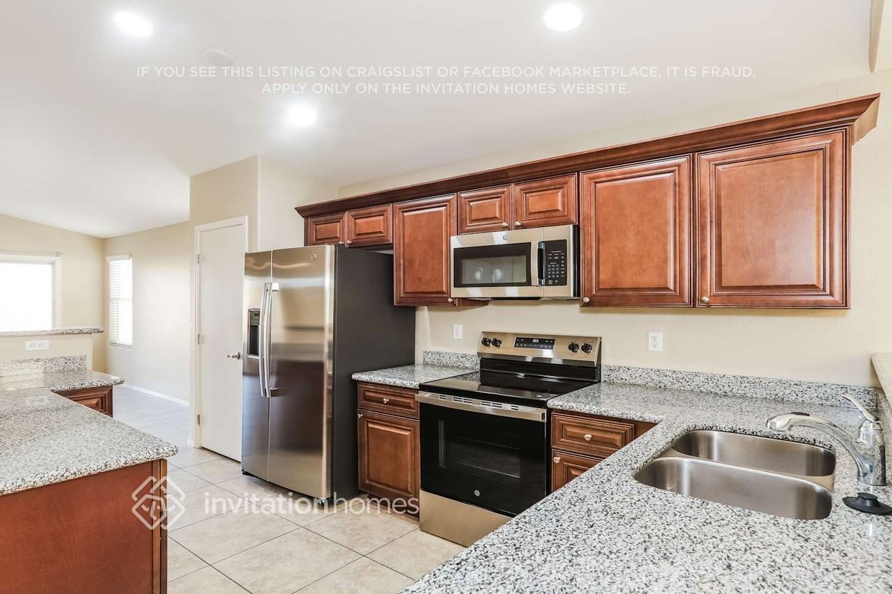 1932 W Nancy Ln - Photo 7 of 17