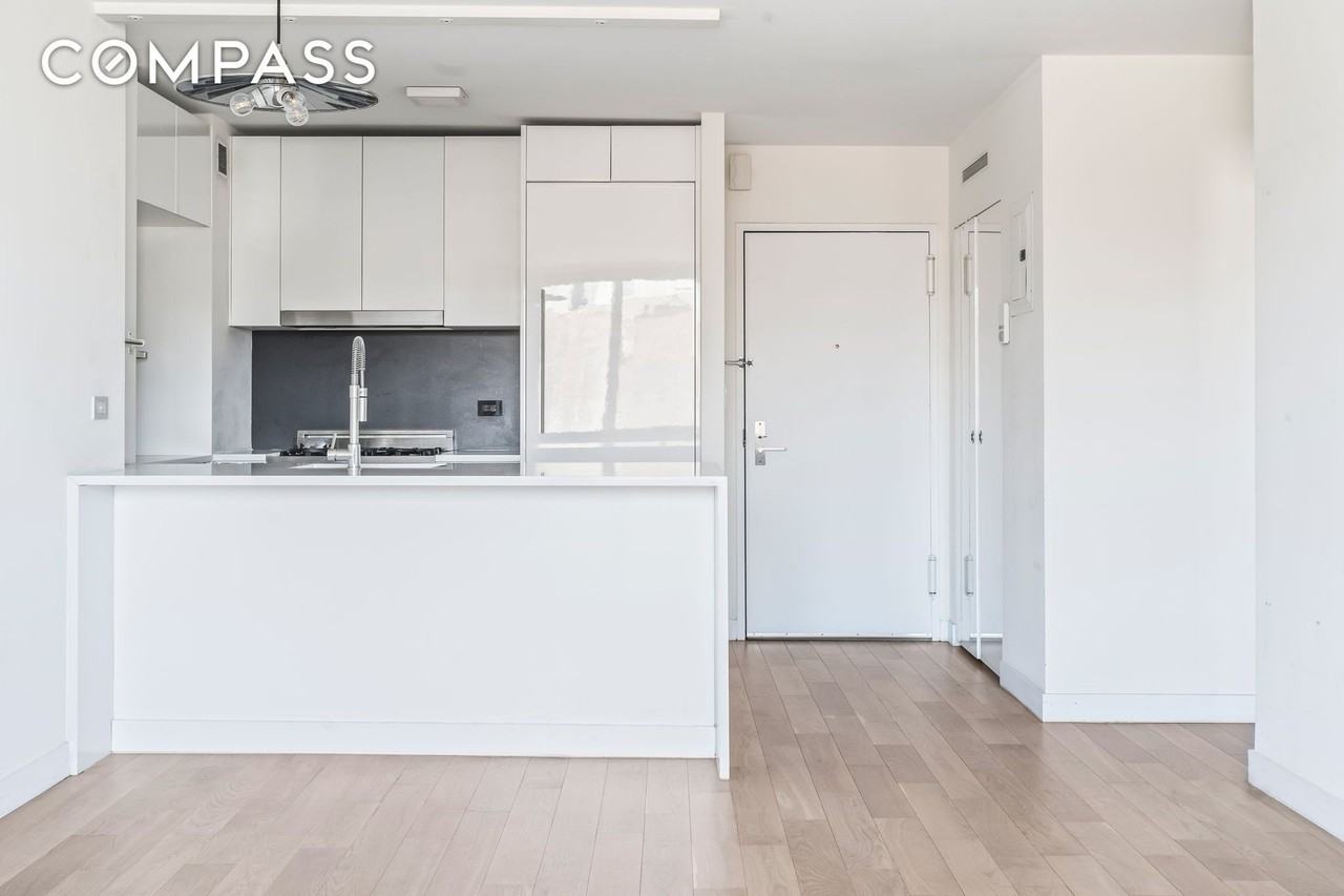 301 W 53rd St #9C - Photo 2 of 14