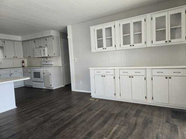 410 50th Avenue Dr W #111 - Photo 3 of 5