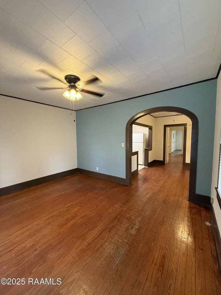 109 Doris St - Photo 3 of 17