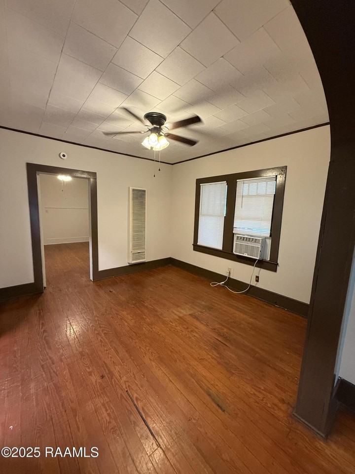 109 Doris St - Photo 4 of 17