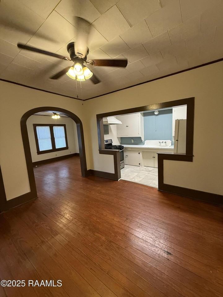 109 Doris St - Photo 5 of 17