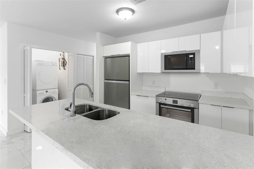 1244 Nw 71st St - Photo 4 of 11