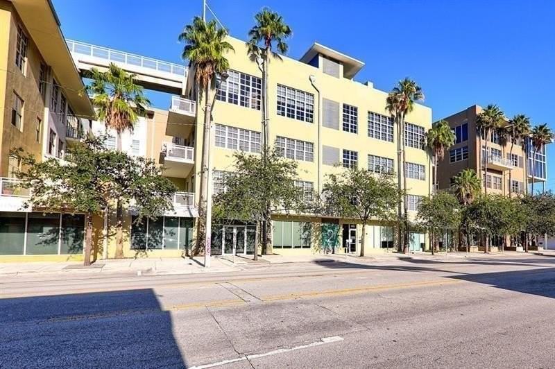 435 N Andrews Ave #402 - Photo 2 of 12