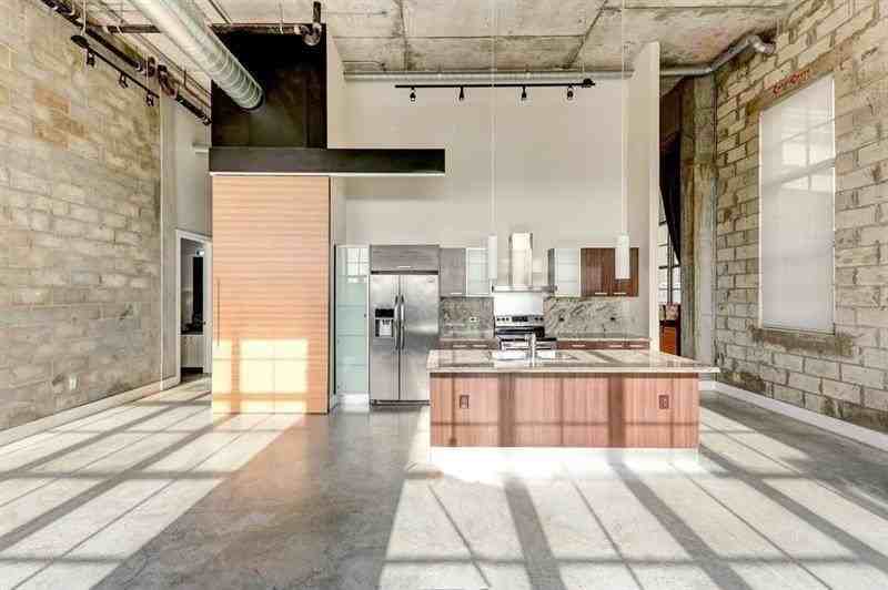 435 N Andrews Ave #402 - Photo 4 of 12