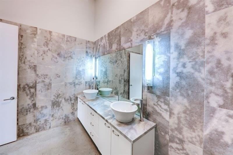 435 N Andrews Ave #402 - Photo 6 of 12