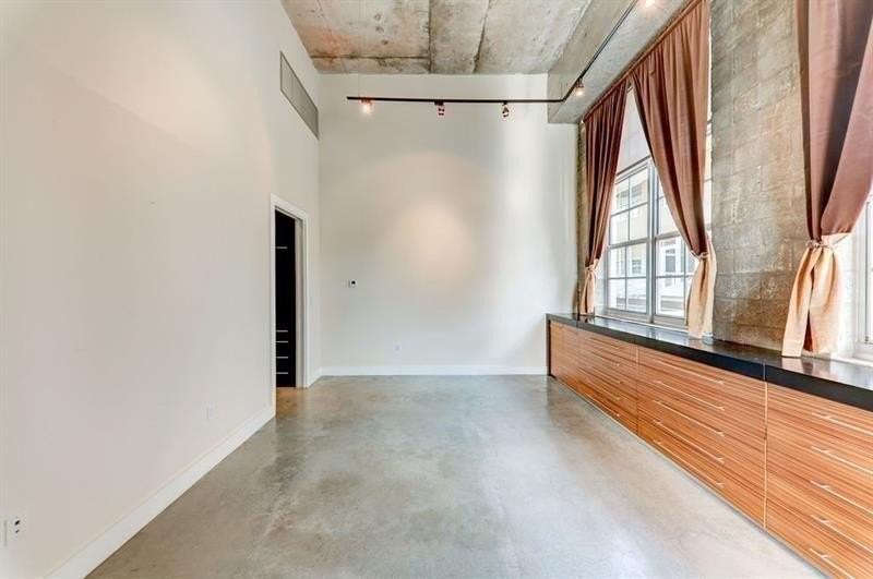 435 N Andrews Ave #402 - Photo 7 of 12