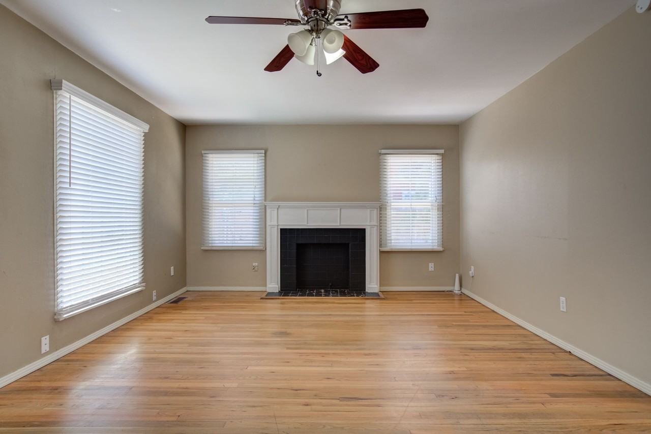 2216 32nd St - Photo 3 of 13