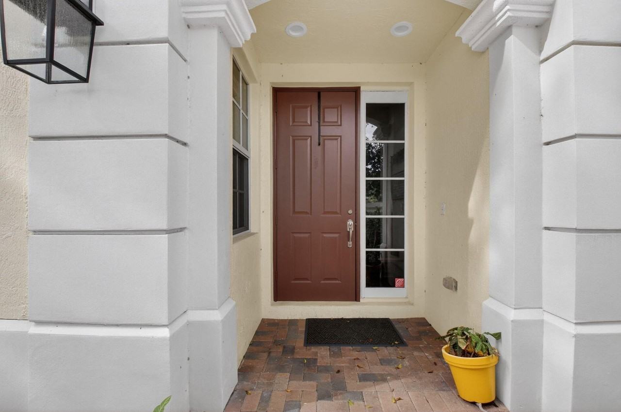 667 Ne Trieste Ln - Photo 4 of 43