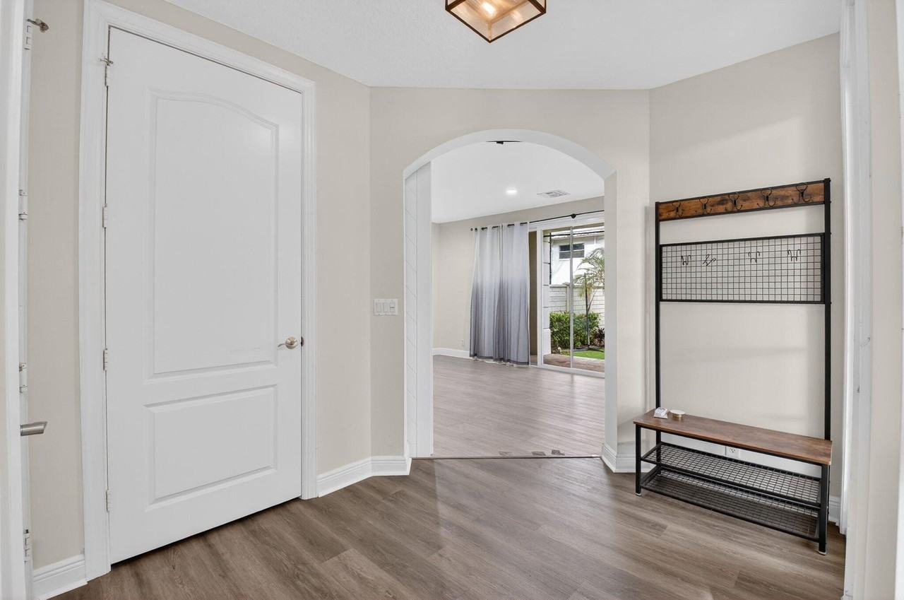 667 Ne Trieste Ln - Photo 6 of 43