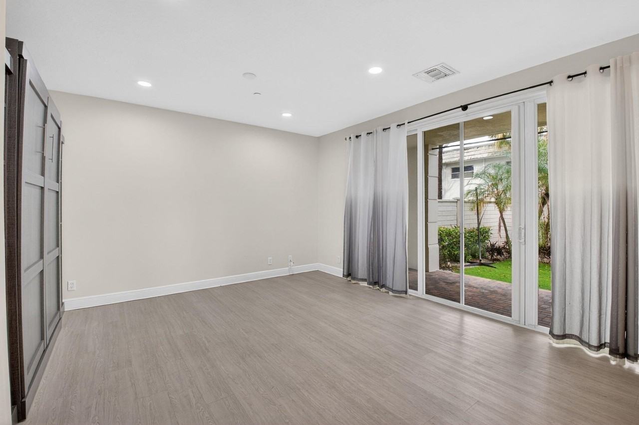 667 Ne Trieste Ln - Photo 7 of 43